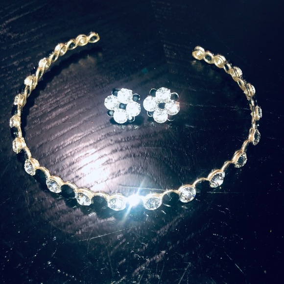 Jewelry - Necklace and earrings